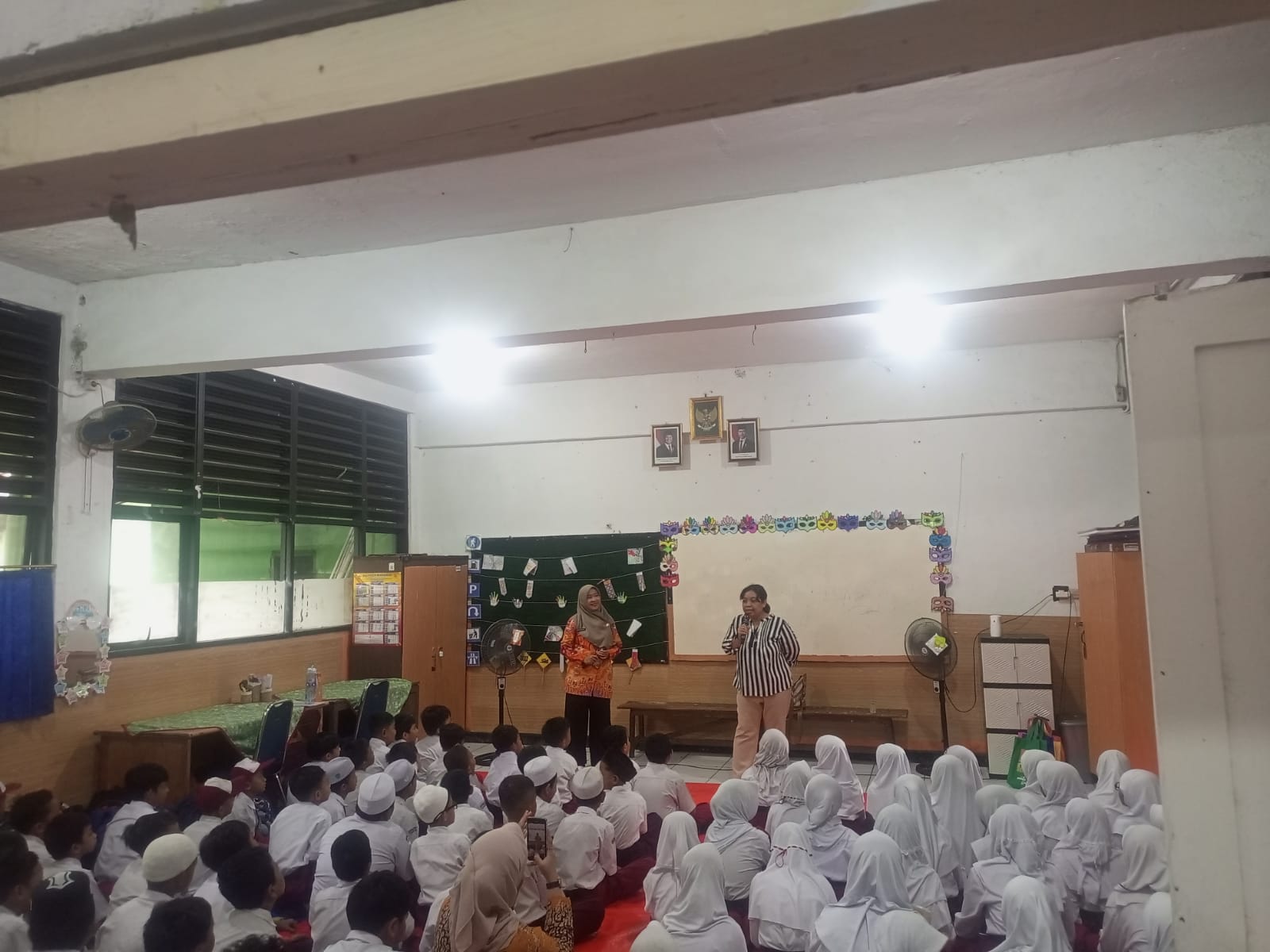 Wisata LiterAsyik Ke SDN Cipinang Muara 12